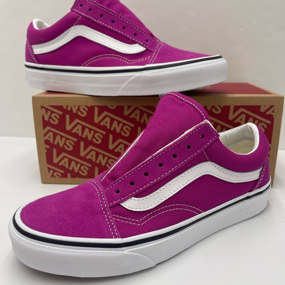 Vans Men’s Old Skool
Fuchsia Red/True White Sneakers
VN0A5KRF8ZV